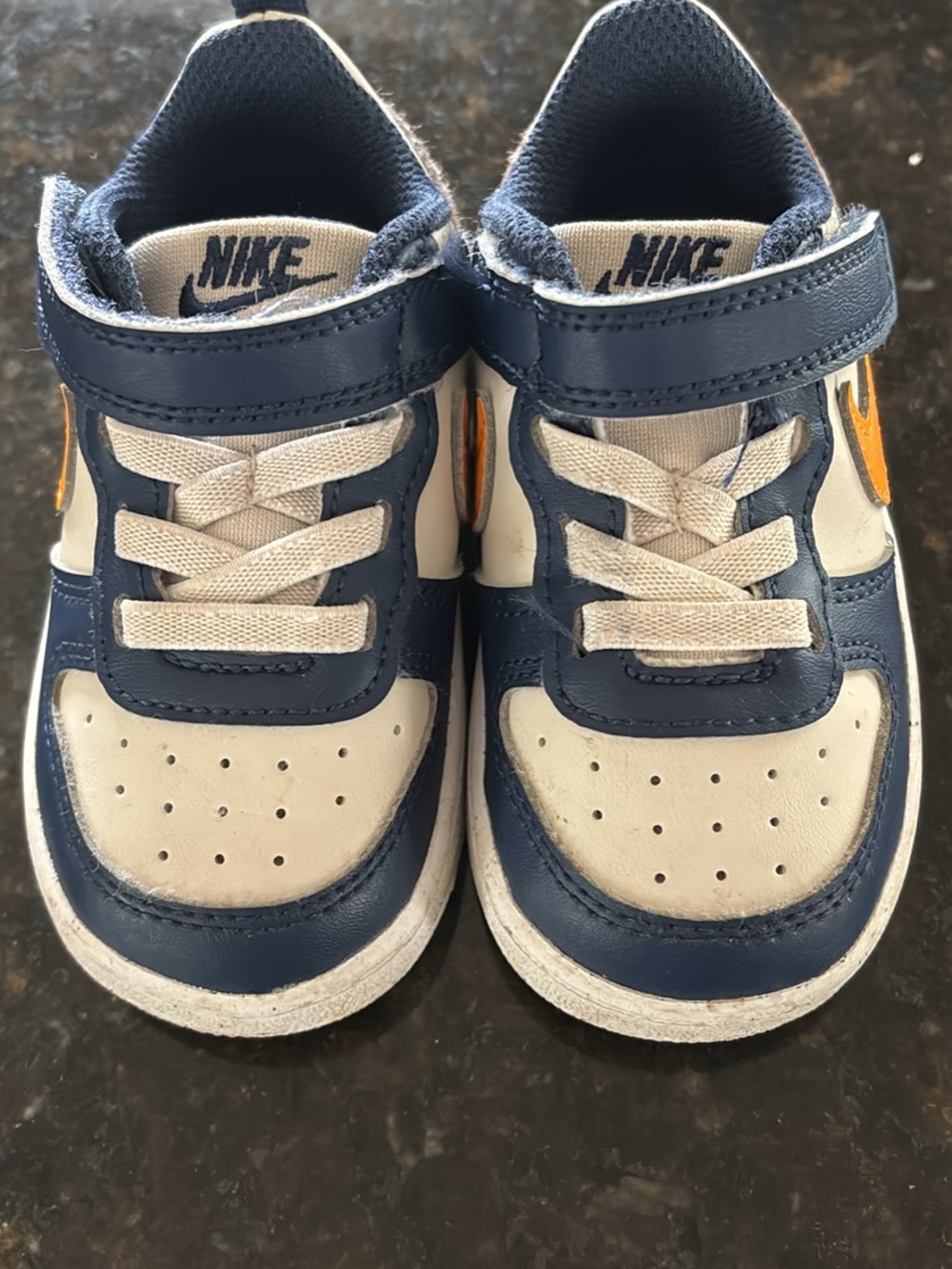 Nike Toddler Navy, White and Yellow Hook-and-Loop Sneakers